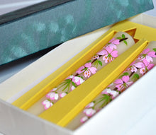 Load image into Gallery viewer, Warosoku, hand painted Japanese candle (2 pieces)