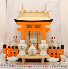 Carica l'immagine nel visualizzatore di Gallery, Santuario medio con Chigi Set A (Oinari sama)