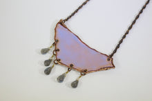 Carica l'immagine nel visualizzatore di Gallery, Collana in metallo smaltato "Il cielo luminoso"