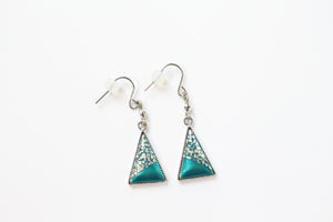 Metal enameled triangle piercings / earrings colored with traditional  pigments