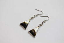 Load image into Gallery viewer, Metal enameled bicolored triangle piercings/ earrings used with traditions Japanese pigments
