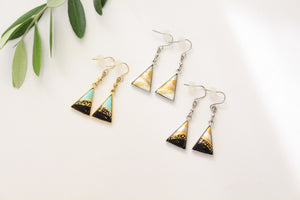 Zweifarbig emaillierte Dreiecks-Piercings/Ohrringe aus Metall mit traditionellen japanischen Pigmenten
