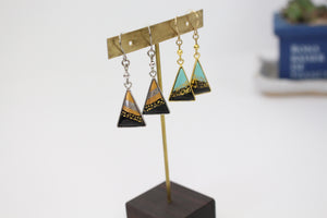 Metal enameled bicolored triangle piercings/ earrings used with traditions Japanese pigments